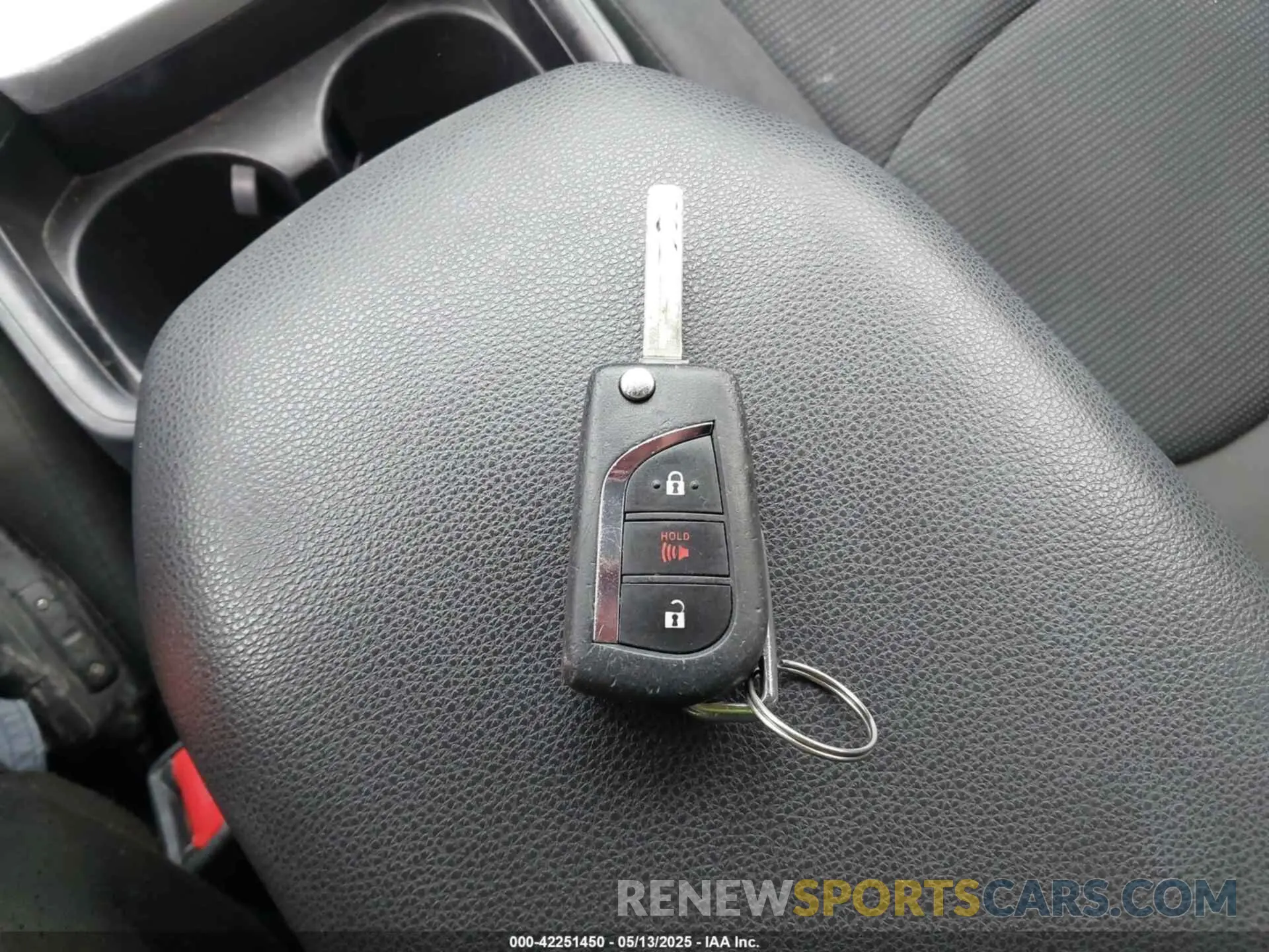11 Photograph of a damaged car JTMG1RFV4KD047188 TOYOTA RAV4 2019
