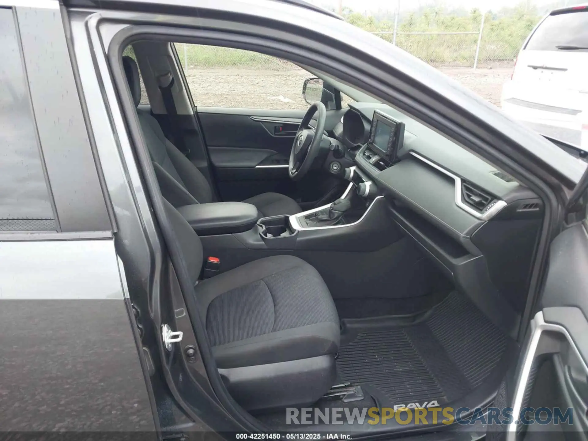 5 Photograph of a damaged car JTMG1RFV4KD047188 TOYOTA RAV4 2019