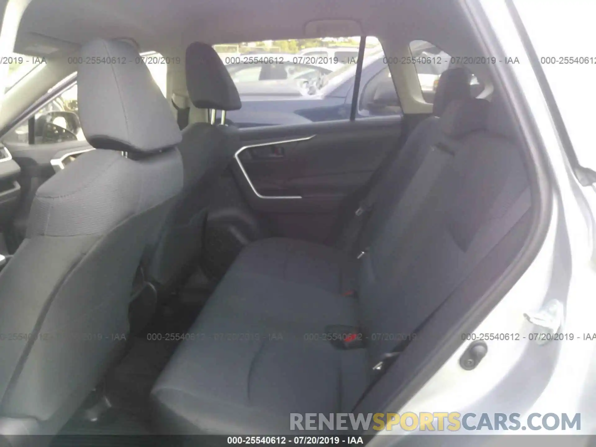 8 Photograph of a damaged car JTMG1RFV4KD502251 TOYOTA RAV4 2019