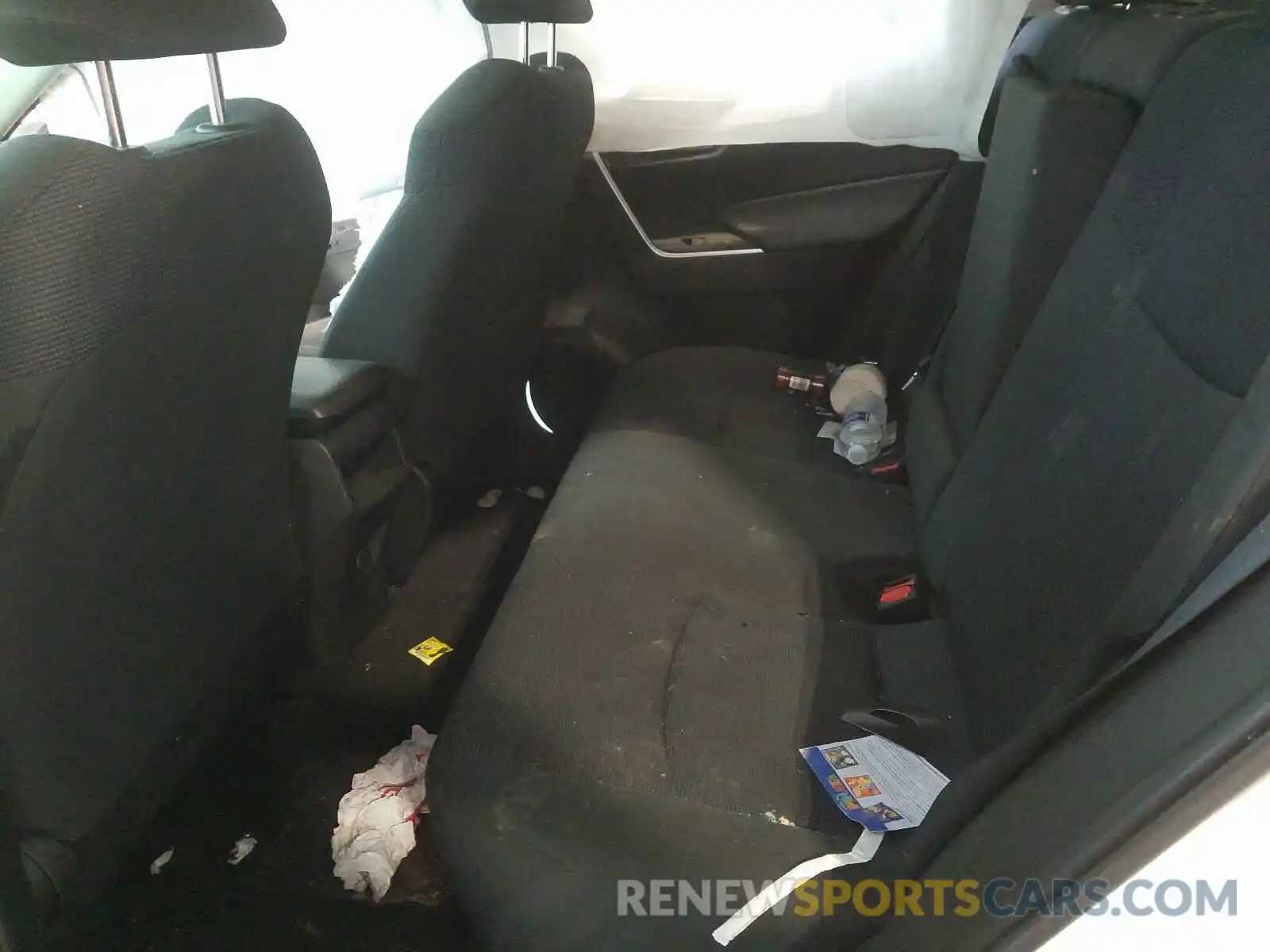 6 Photograph of a damaged car JTMG1RFV4KJ012488 TOYOTA RAV4 2019