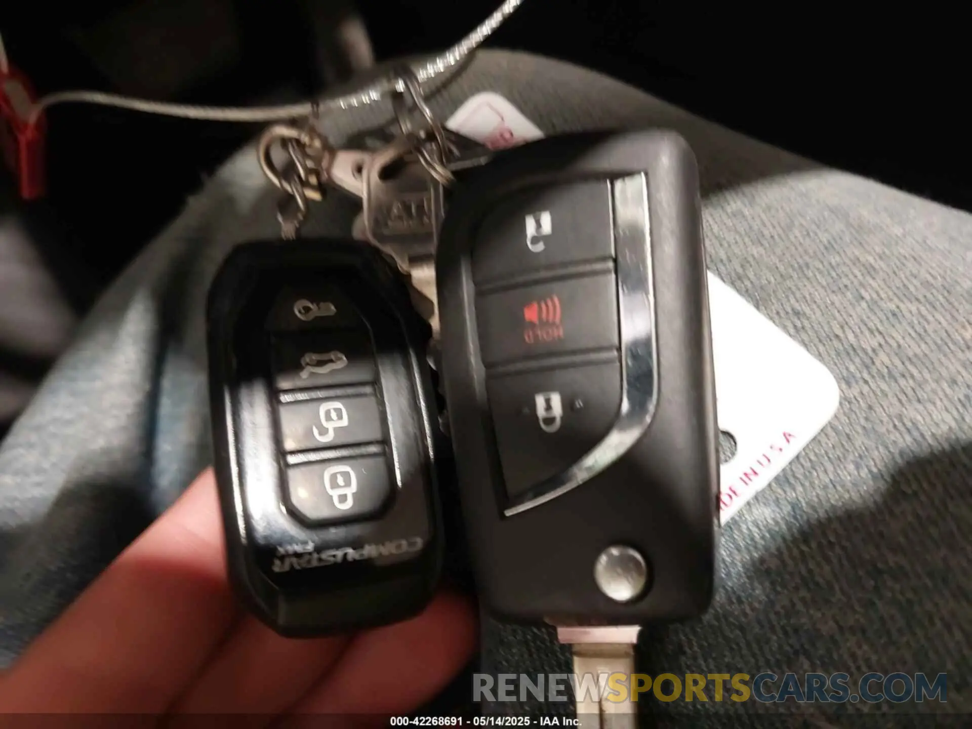 11 Photograph of a damaged car JTMG1RFV5KD502307 TOYOTA RAV4 2019