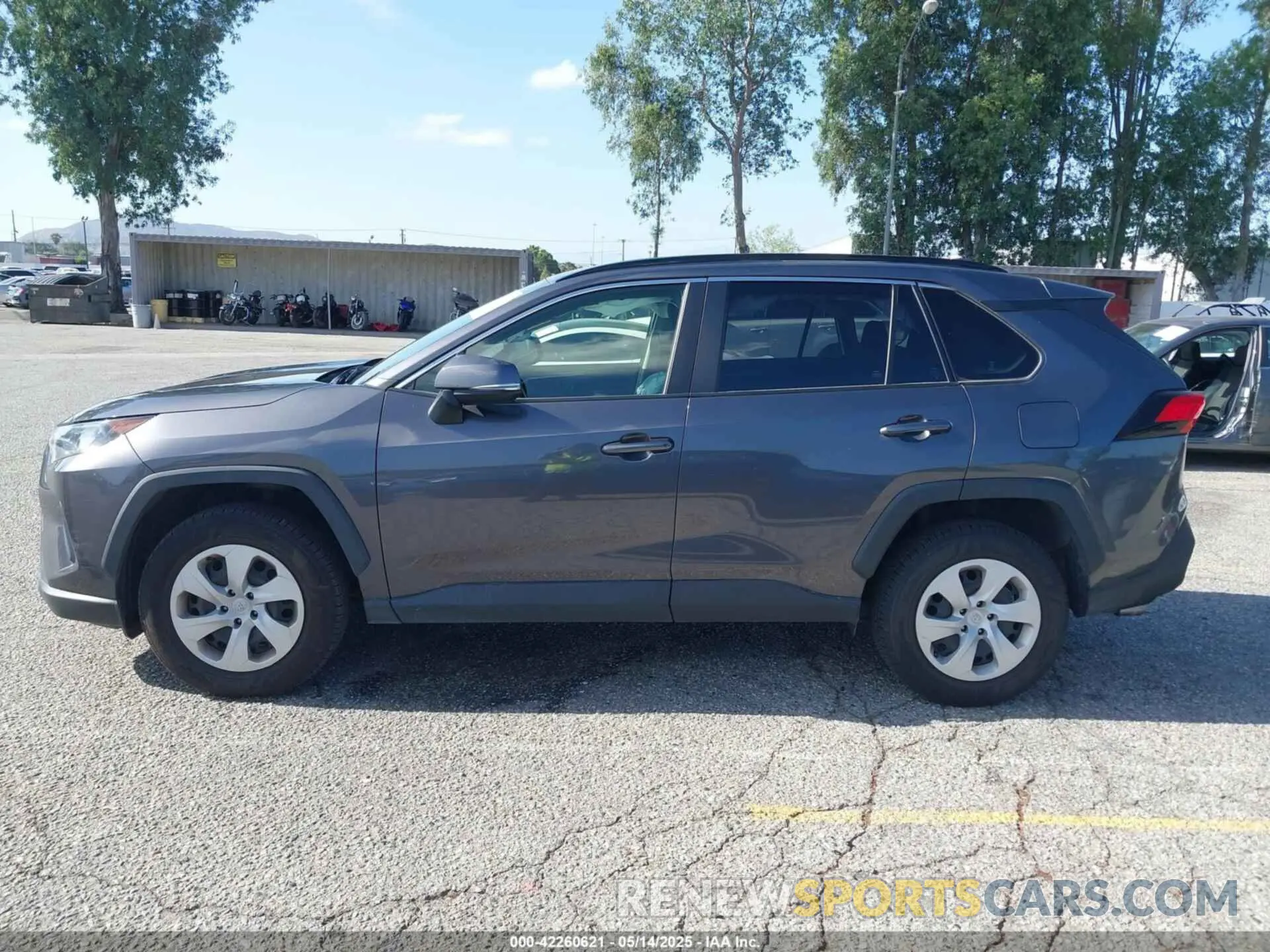 14 Photograph of a damaged car JTMG1RFV5KJ010605 TOYOTA RAV4 2019