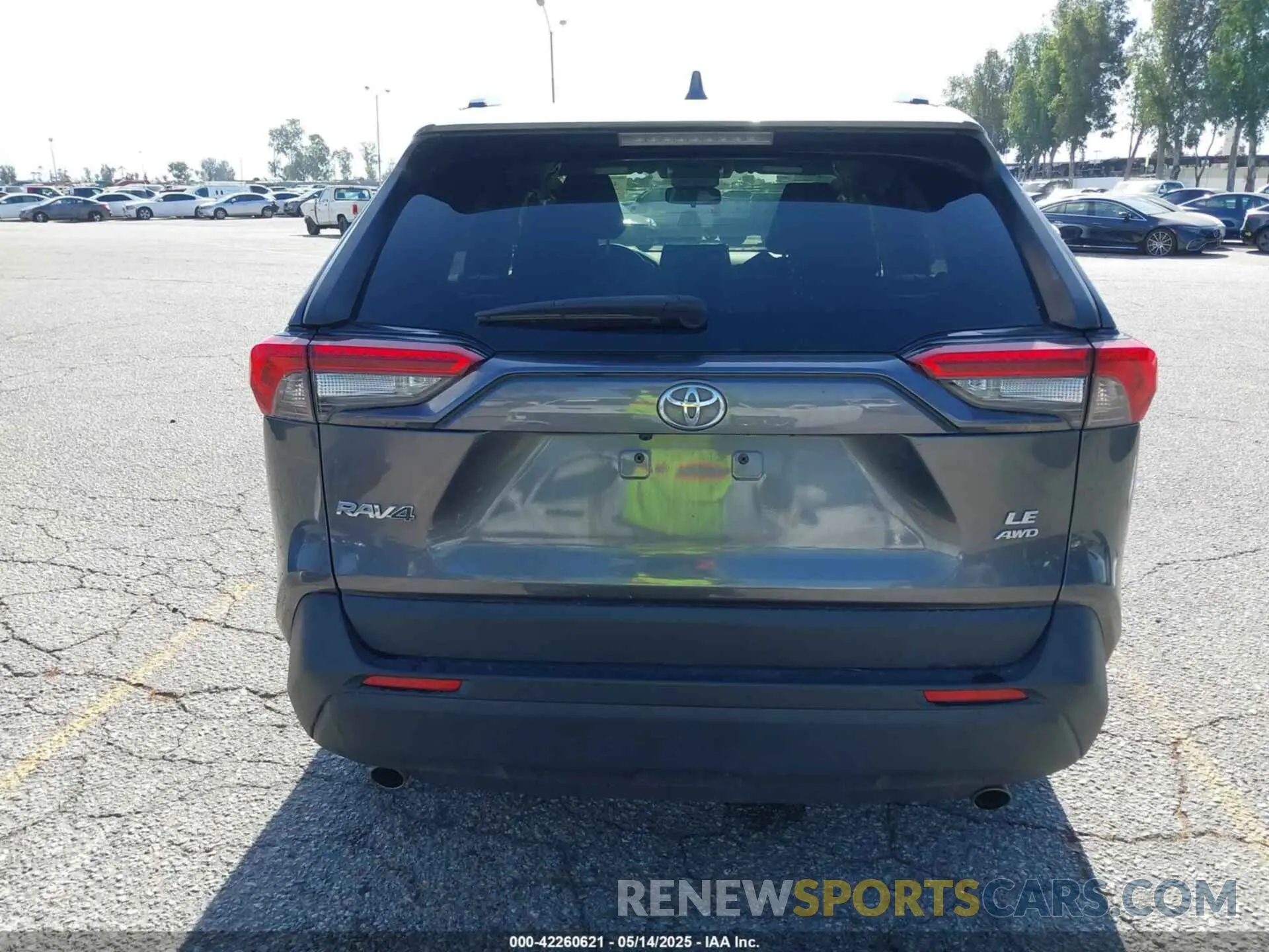 16 Photograph of a damaged car JTMG1RFV5KJ010605 TOYOTA RAV4 2019
