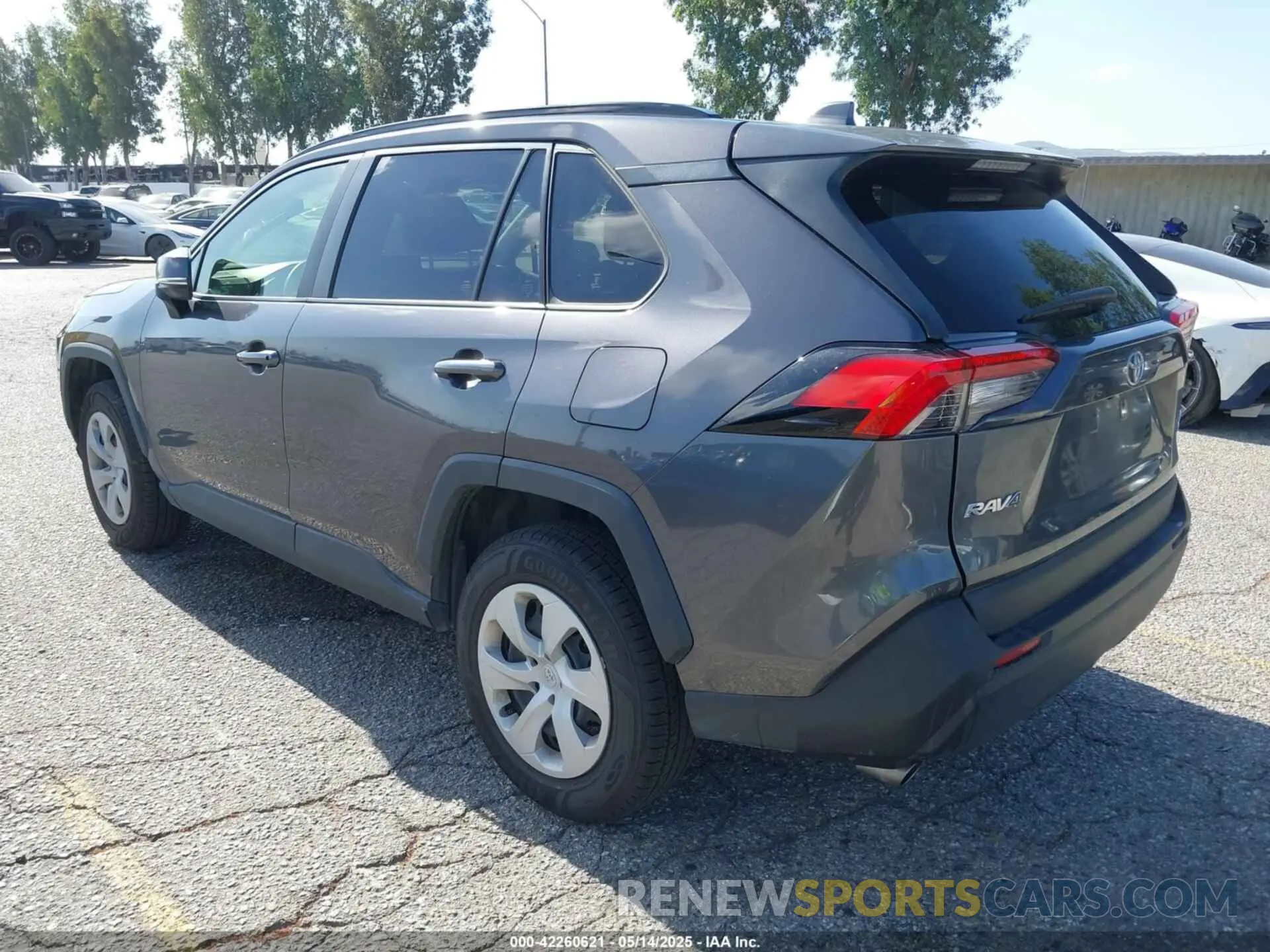 3 Photograph of a damaged car JTMG1RFV5KJ010605 TOYOTA RAV4 2019