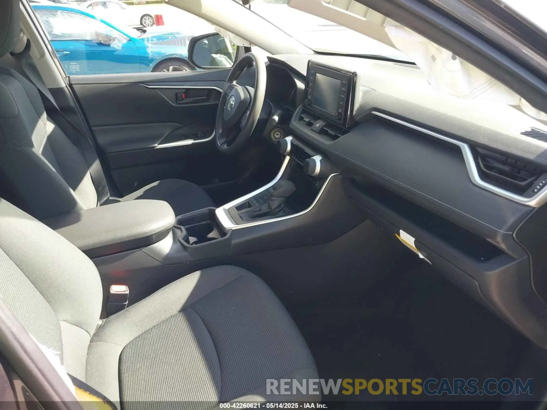 5 Photograph of a damaged car JTMG1RFV5KJ010605 TOYOTA RAV4 2019
