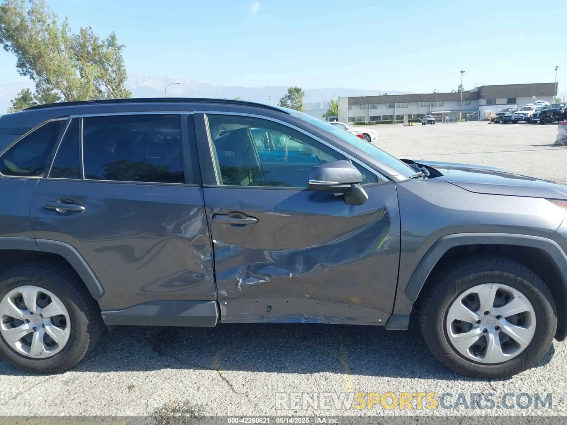 6 Photograph of a damaged car JTMG1RFV5KJ010605 TOYOTA RAV4 2019