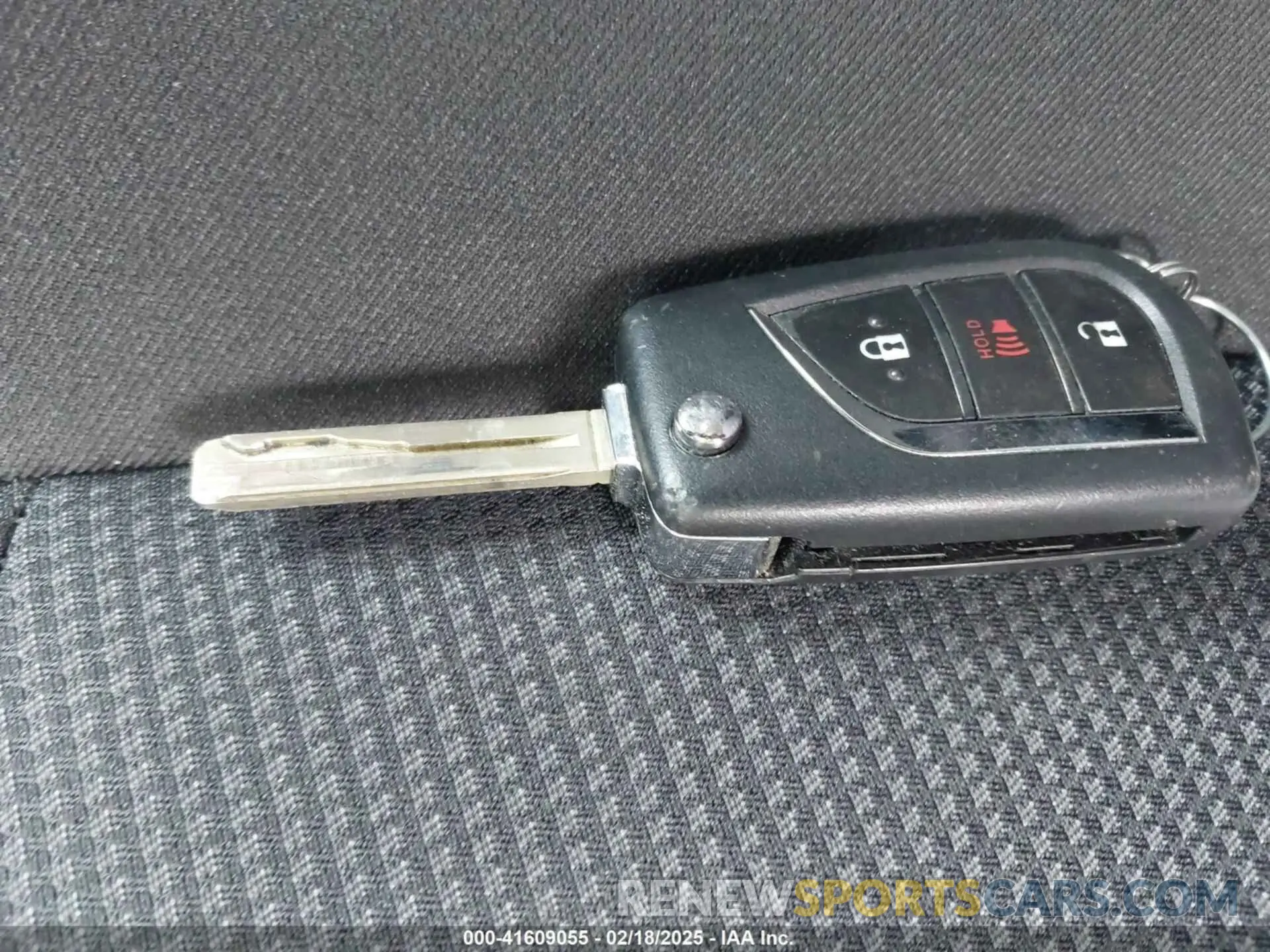11 Photograph of a damaged car JTMG1RFV7KD017764 TOYOTA RAV4 2019