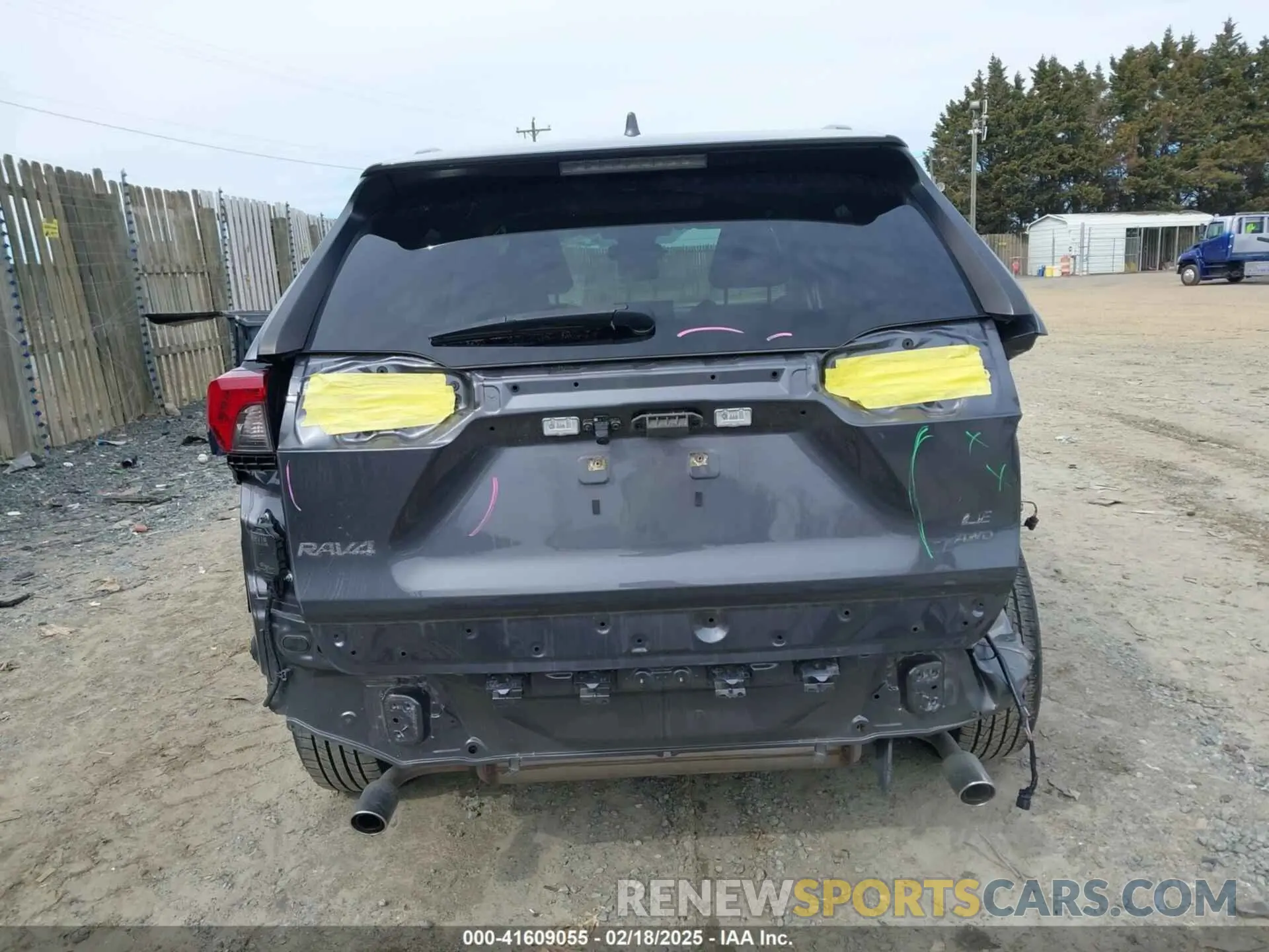 17 Photograph of a damaged car JTMG1RFV7KD017764 TOYOTA RAV4 2019