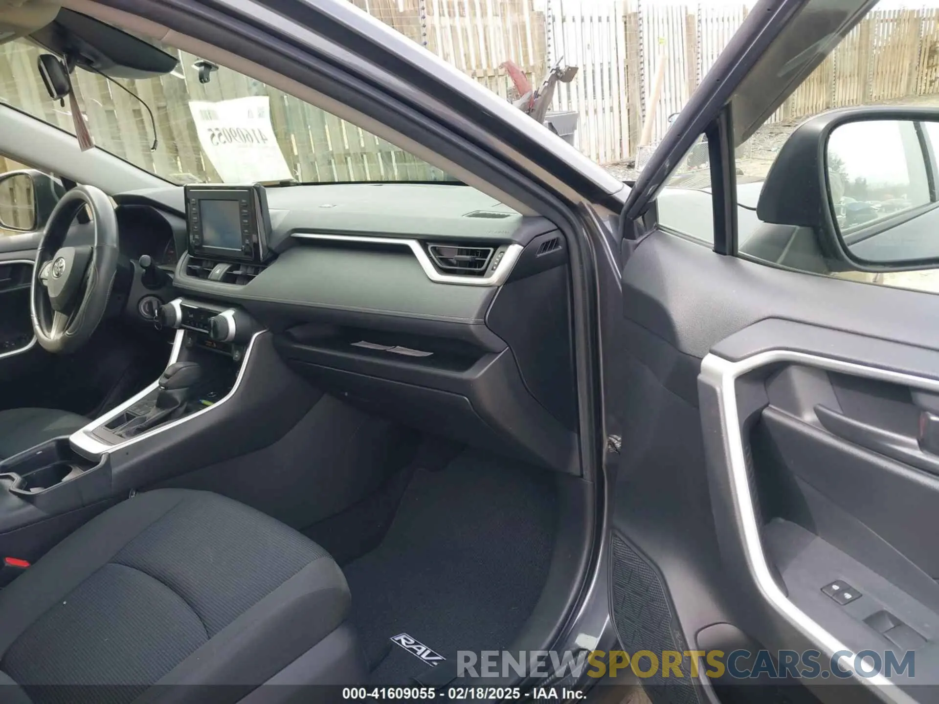 5 Photograph of a damaged car JTMG1RFV7KD017764 TOYOTA RAV4 2019