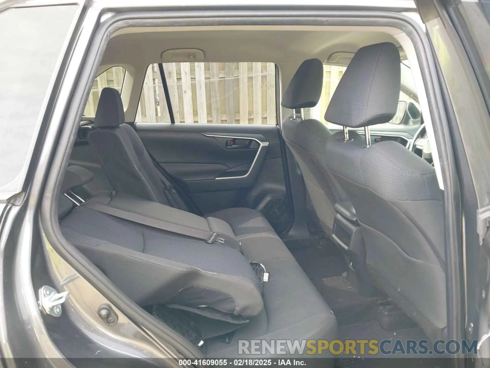 8 Photograph of a damaged car JTMG1RFV7KD017764 TOYOTA RAV4 2019