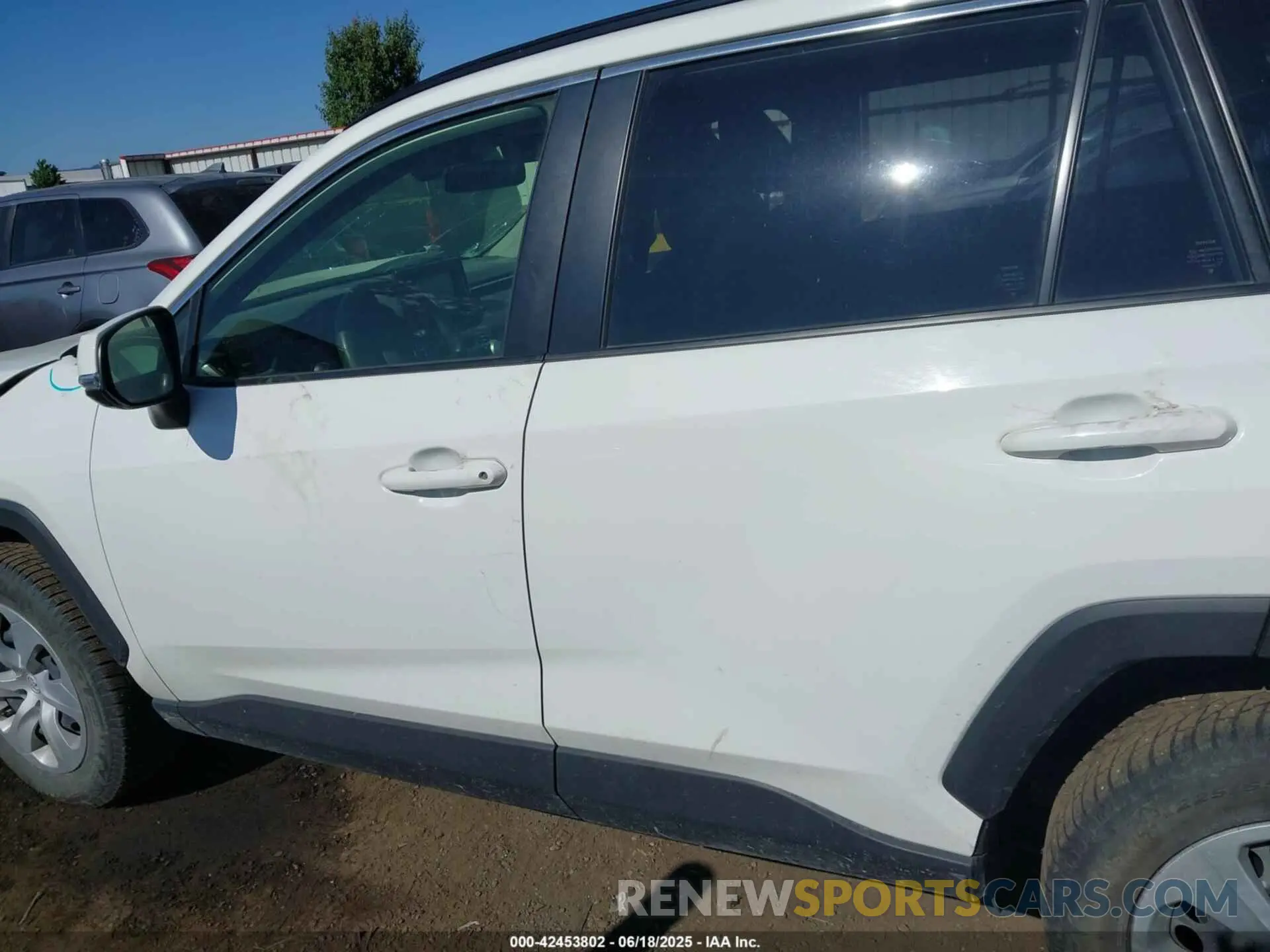 15 Photograph of a damaged car JTMG1RFV7KD037853 TOYOTA RAV4 2019