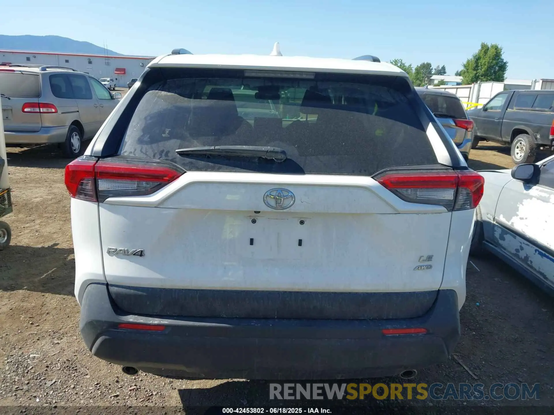 17 Photograph of a damaged car JTMG1RFV7KD037853 TOYOTA RAV4 2019