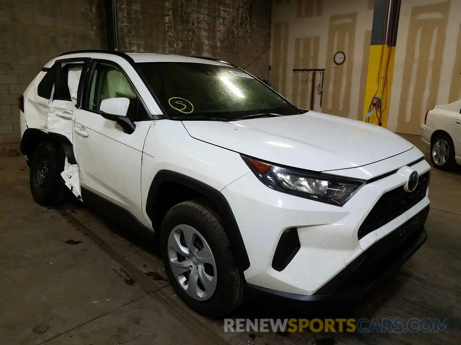 1 Photograph of a damaged car JTMG1RFV7KD045628 TOYOTA RAV4 2019