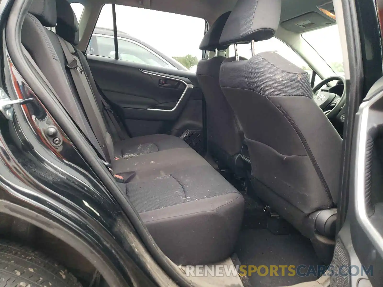 6 Photograph of a damaged car JTMG1RFV7KJ006877 TOYOTA RAV4 2019