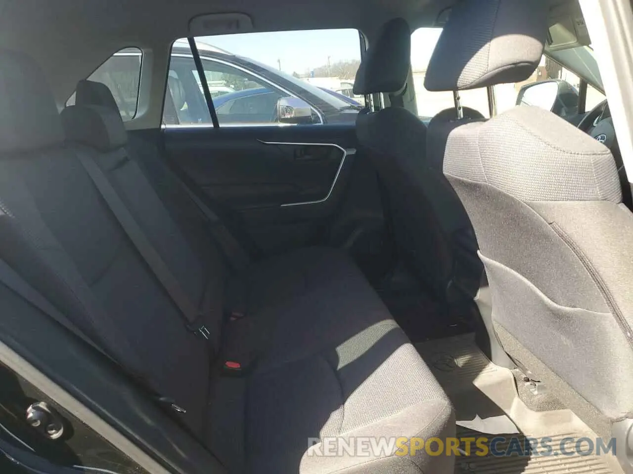 11 Photograph of a damaged car JTMG1RFV7KJ019385 TOYOTA RAV4 2019