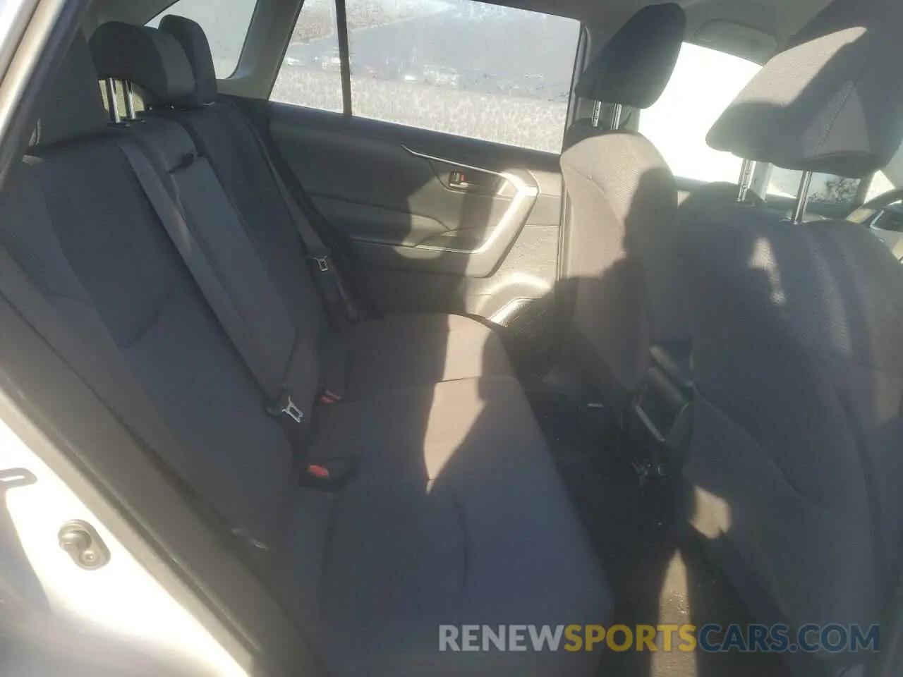 11 Photograph of a damaged car JTMG1RFV9KJ007366 TOYOTA RAV4 2019