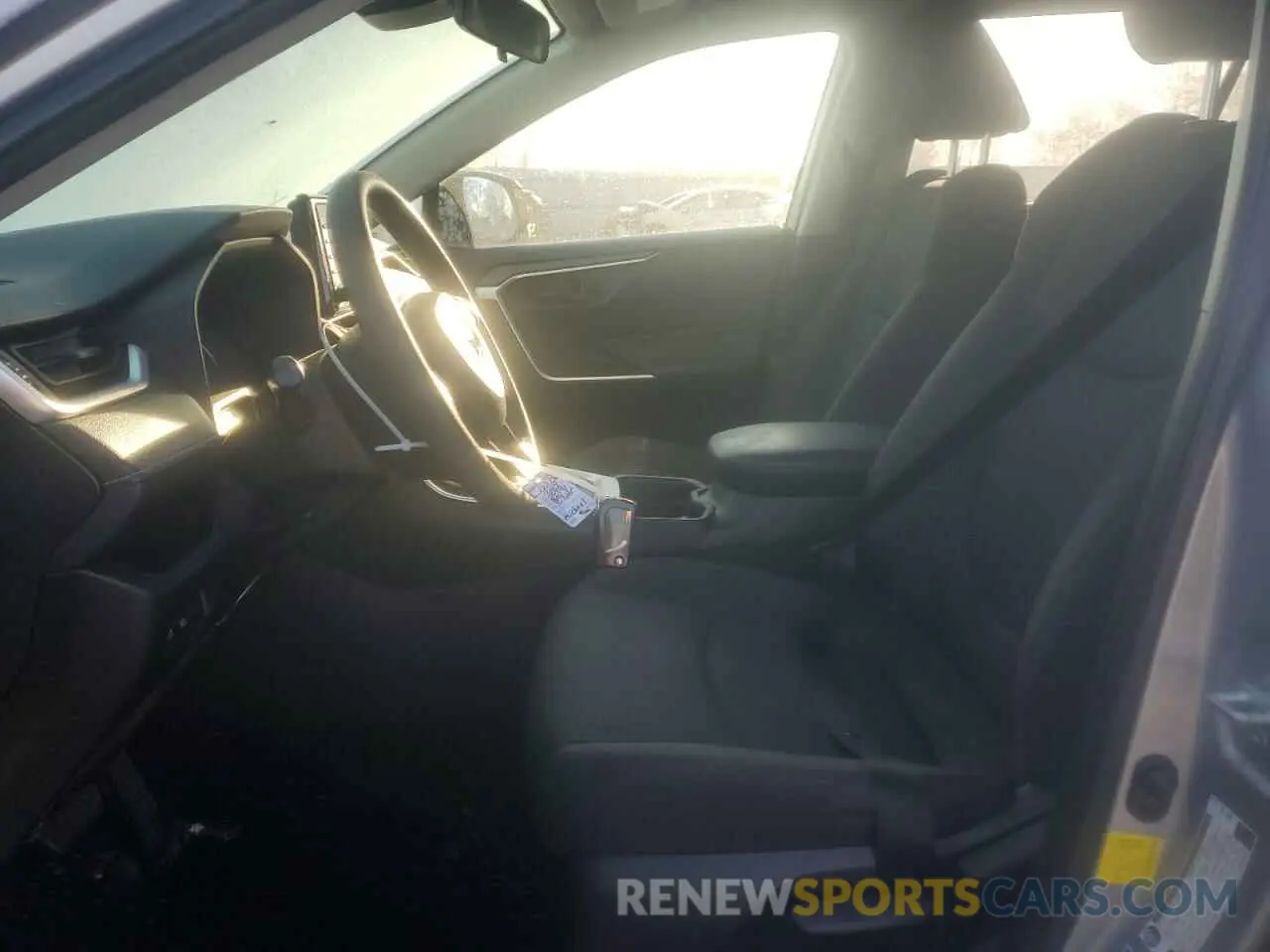 7 Photograph of a damaged car JTMG1RFV9KJ007366 TOYOTA RAV4 2019
