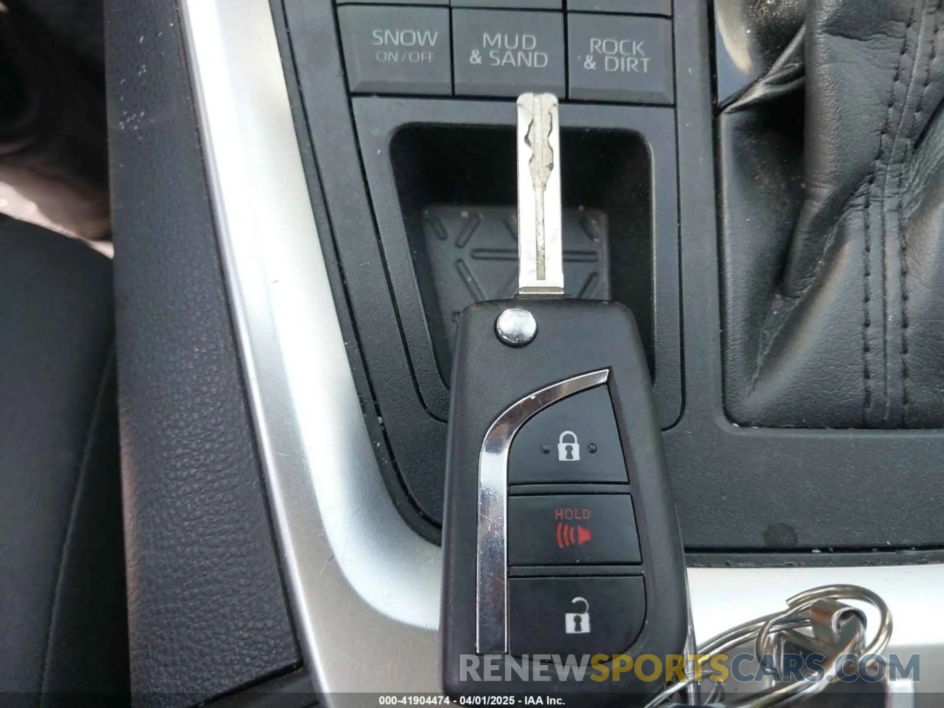 11 Photograph of a damaged car JTMG1RFV9KJ011935 TOYOTA RAV4 2019