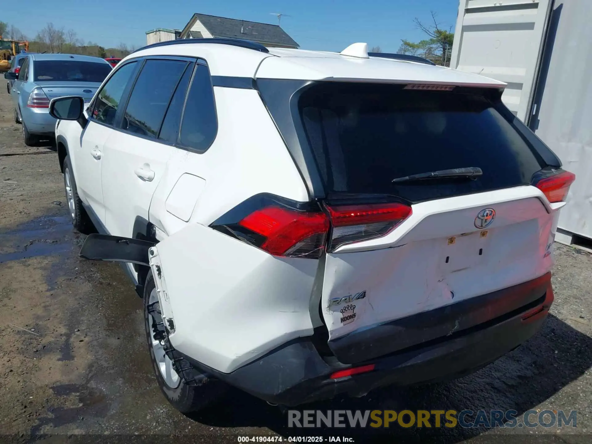 17 Photograph of a damaged car JTMG1RFV9KJ011935 TOYOTA RAV4 2019