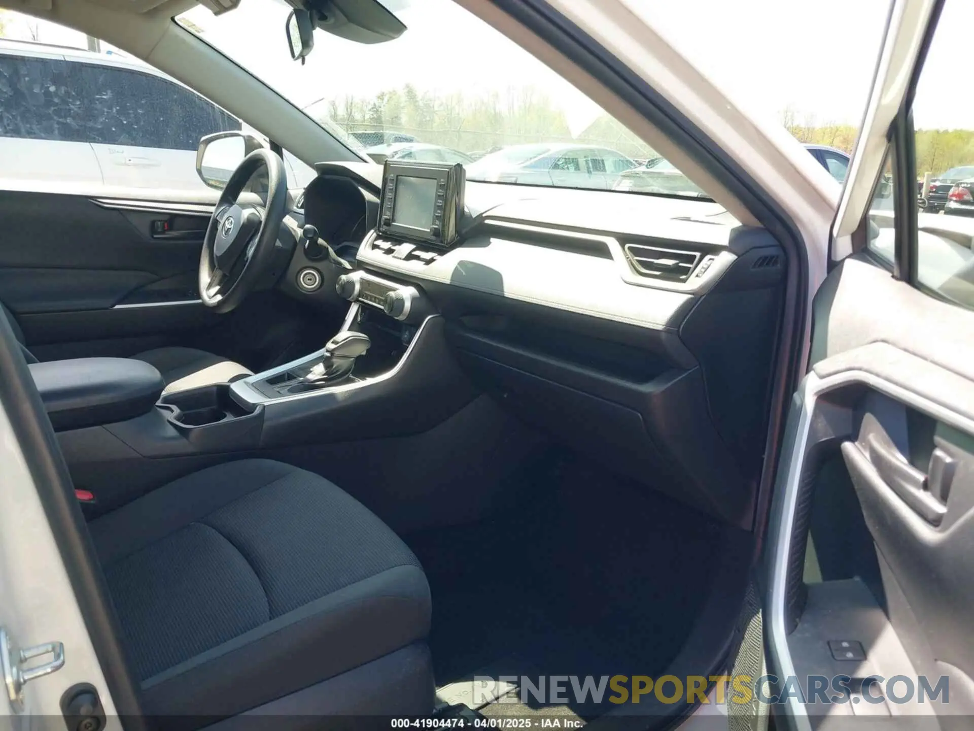 5 Photograph of a damaged car JTMG1RFV9KJ011935 TOYOTA RAV4 2019