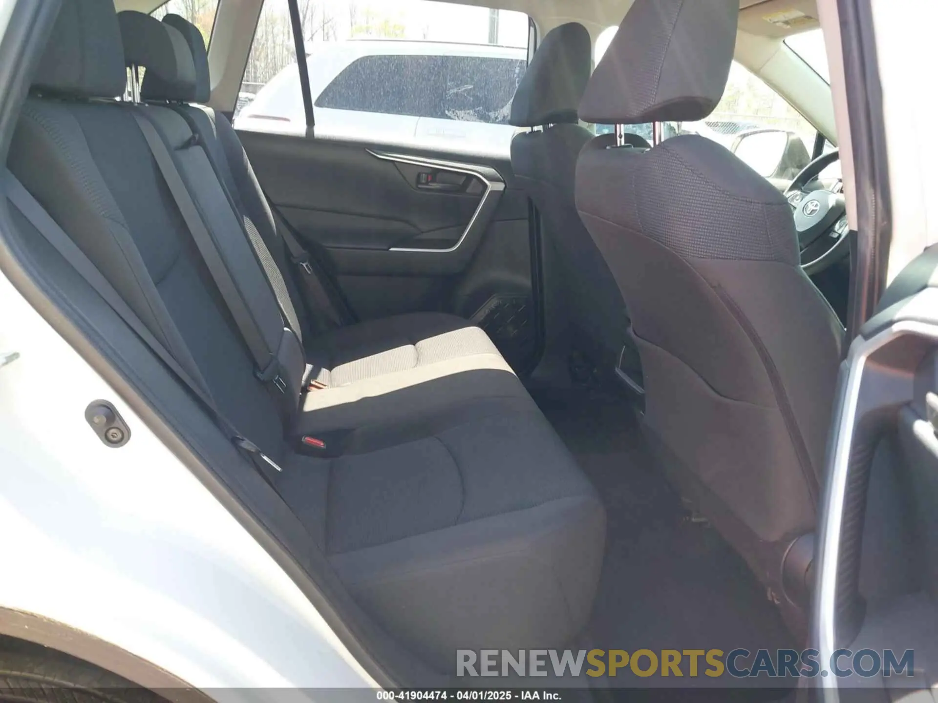 8 Photograph of a damaged car JTMG1RFV9KJ011935 TOYOTA RAV4 2019