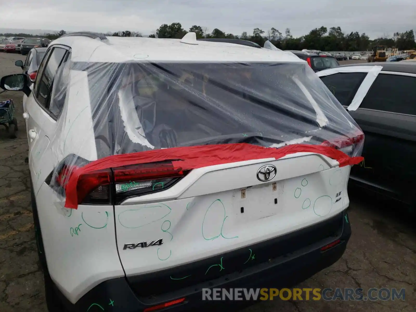 9 Photograph of a damaged car JTMG1RFV9KJ012177 TOYOTA RAV4 2019