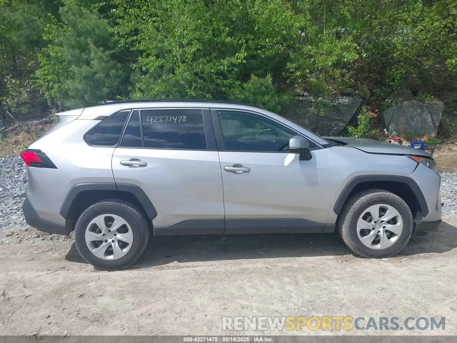 13 Photograph of a damaged car JTMG1RFV9KJ020859 TOYOTA RAV4 2019