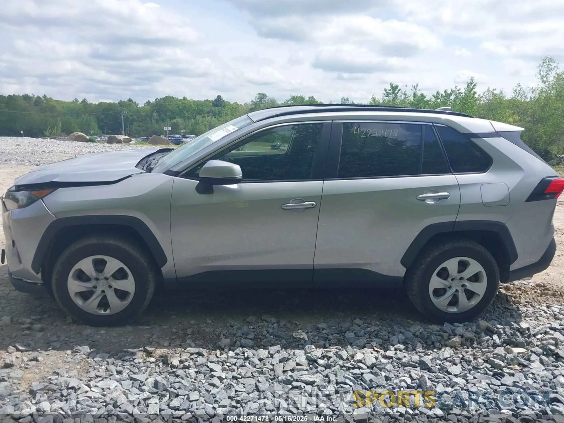 14 Photograph of a damaged car JTMG1RFV9KJ020859 TOYOTA RAV4 2019