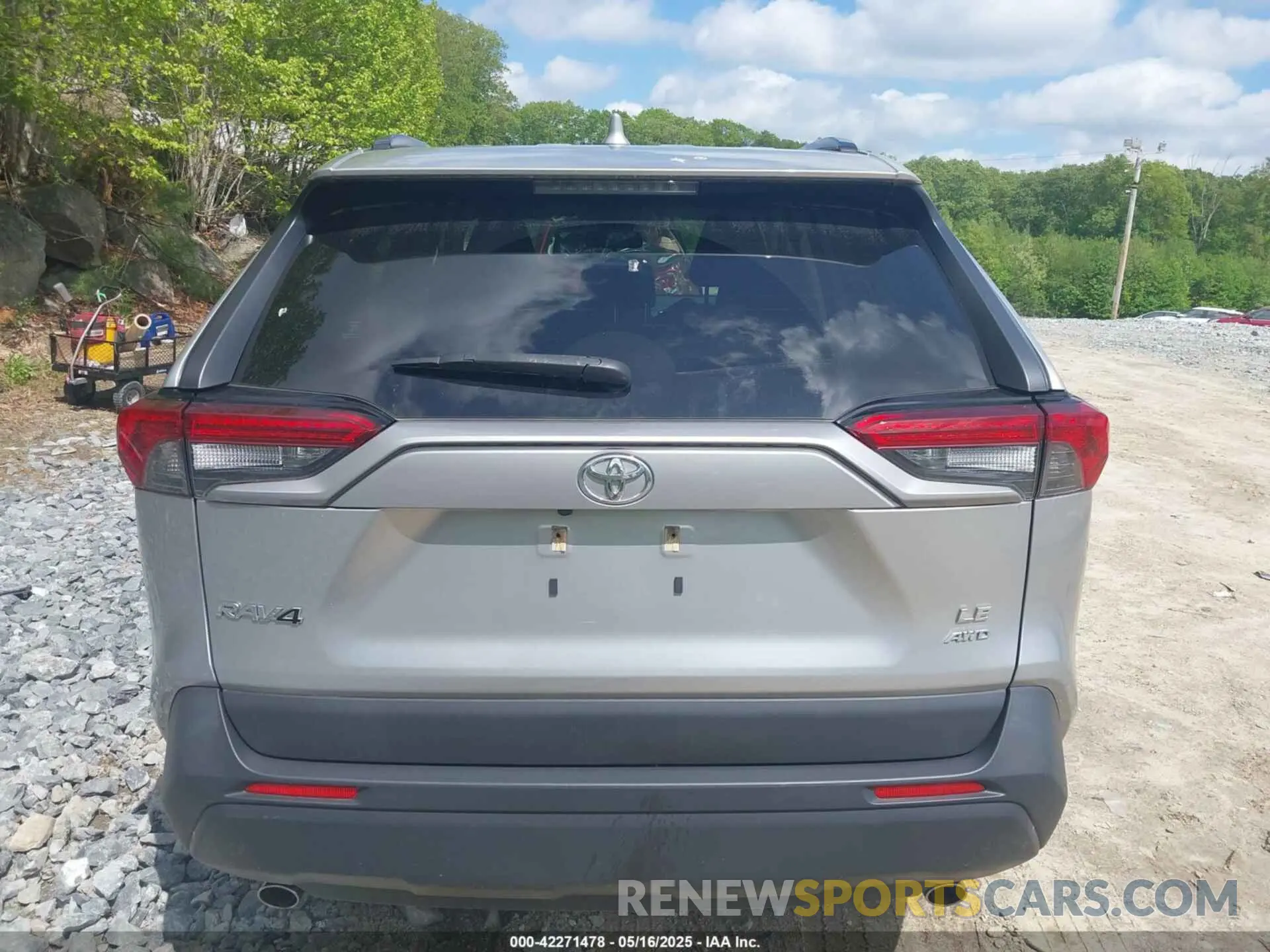 16 Photograph of a damaged car JTMG1RFV9KJ020859 TOYOTA RAV4 2019