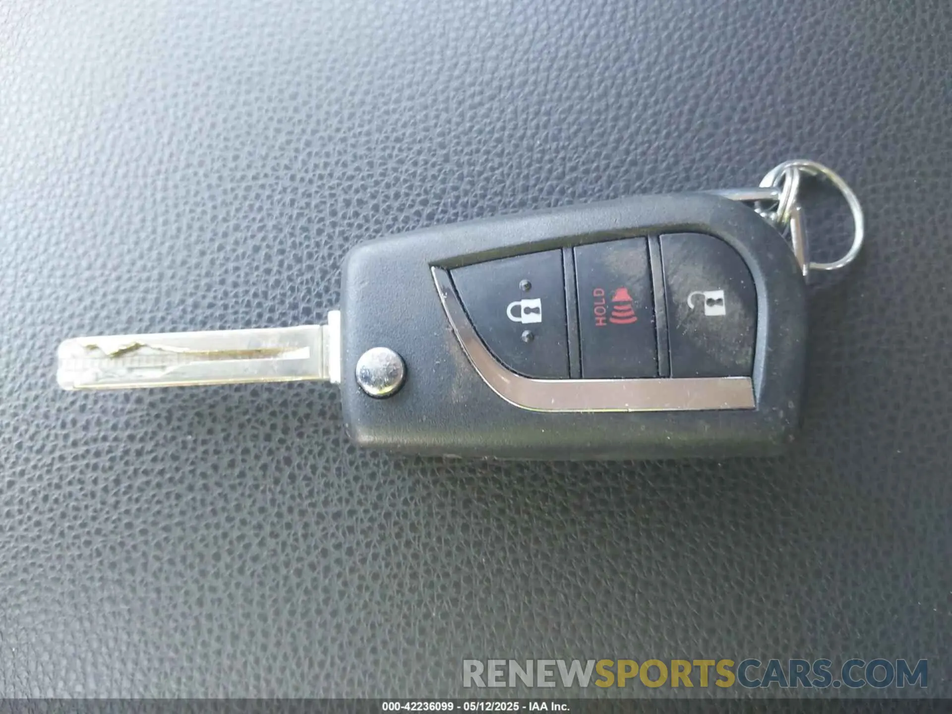 11 Photograph of a damaged car JTMG1RFVXKD033862 TOYOTA RAV4 2019