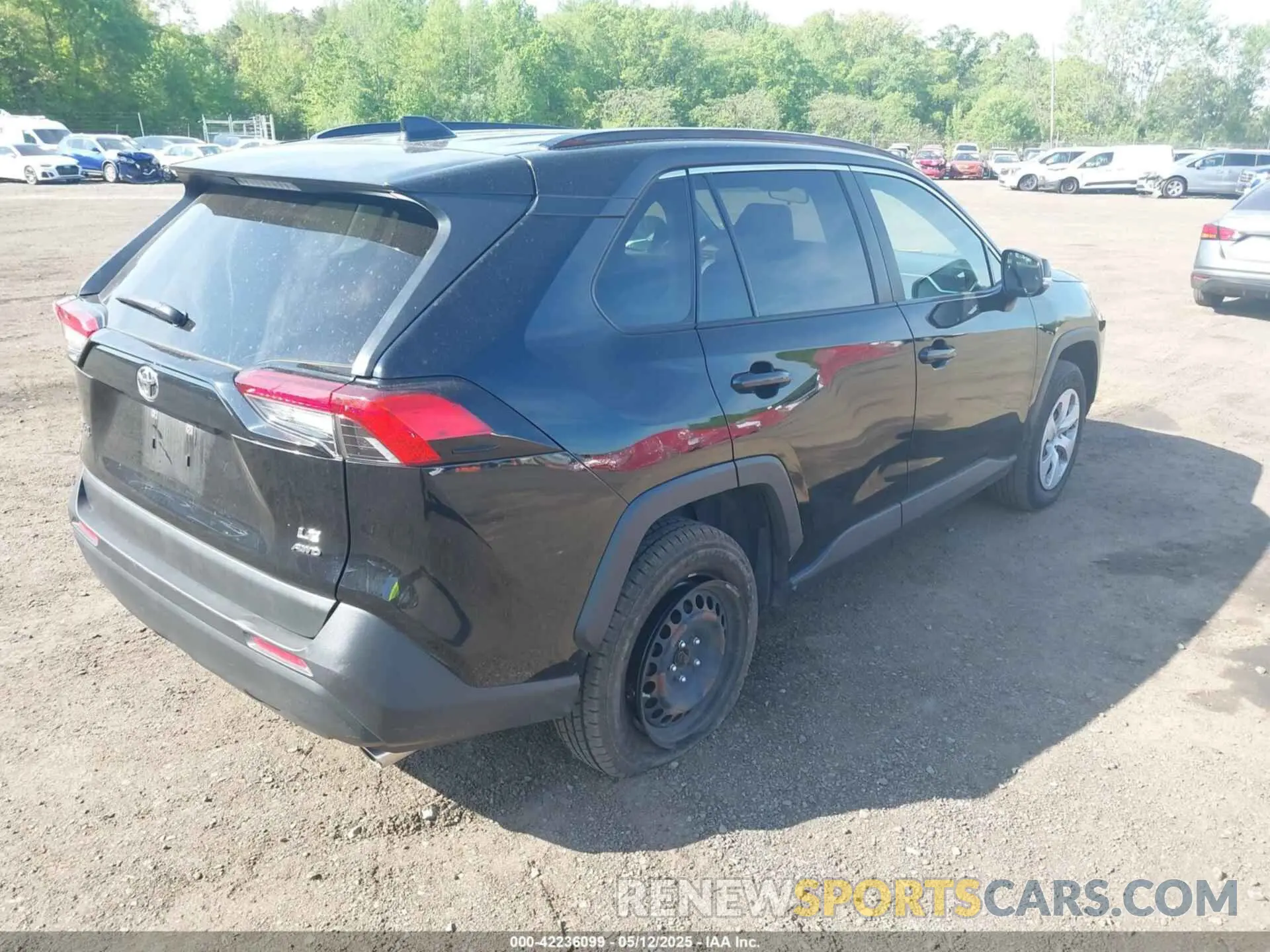 17 Photograph of a damaged car JTMG1RFVXKD033862 TOYOTA RAV4 2019