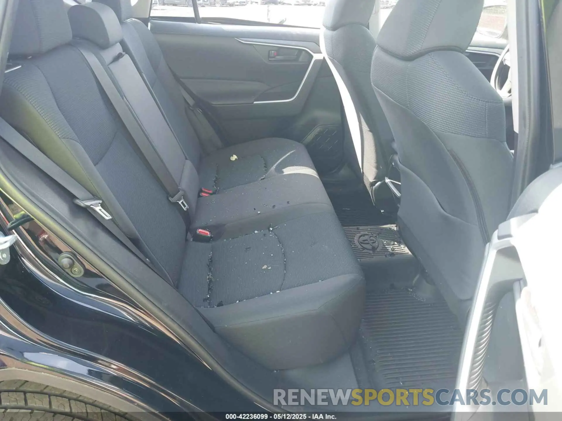 8 Photograph of a damaged car JTMG1RFVXKD033862 TOYOTA RAV4 2019