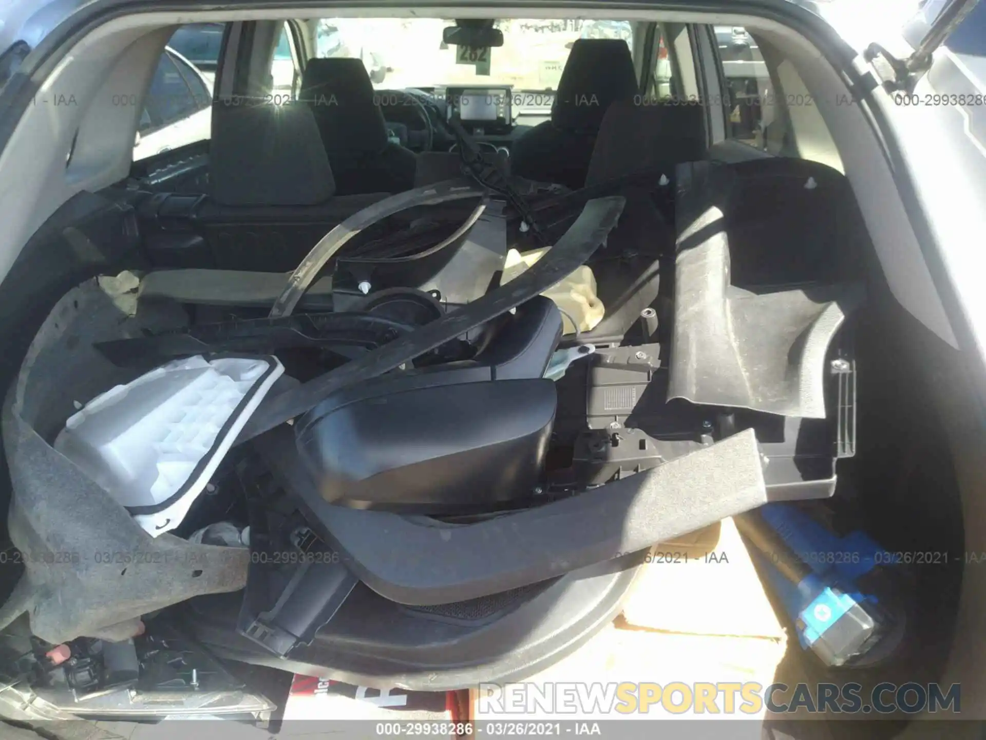 12 Photograph of a damaged car JTMH1RFV0KD015391 TOYOTA RAV4 2019