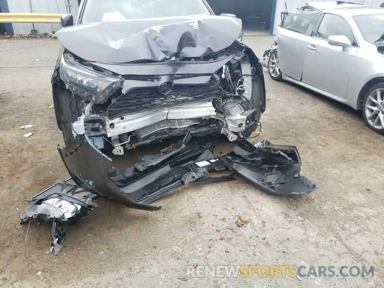 9 Photograph of a damaged car JTMH1RFV0KJ005154 TOYOTA RAV4 2019