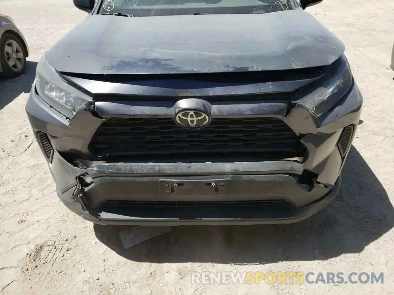 9 Photograph of a damaged car JTMH1RFV0KJ005431 TOYOTA RAV4 2019