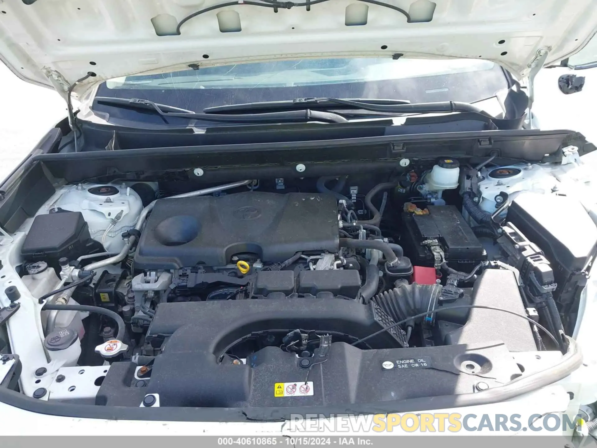 10 Photograph of a damaged car JTMH1RFV0KJ005560 TOYOTA RAV4 2019