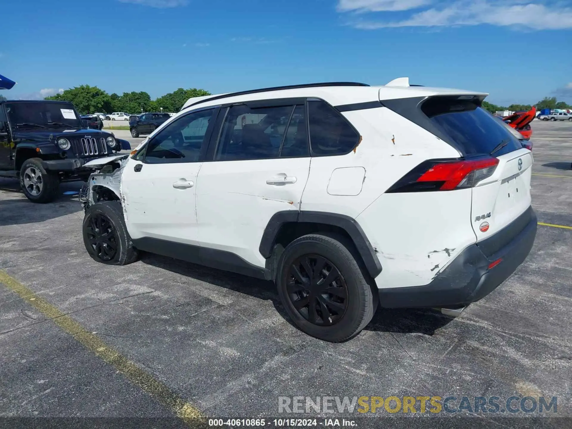 3 Photograph of a damaged car JTMH1RFV0KJ005560 TOYOTA RAV4 2019