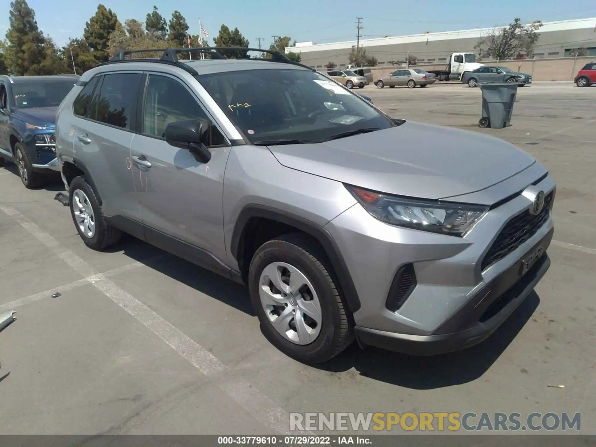 1 Photograph of a damaged car JTMH1RFV0KJ007194 TOYOTA RAV4 2019