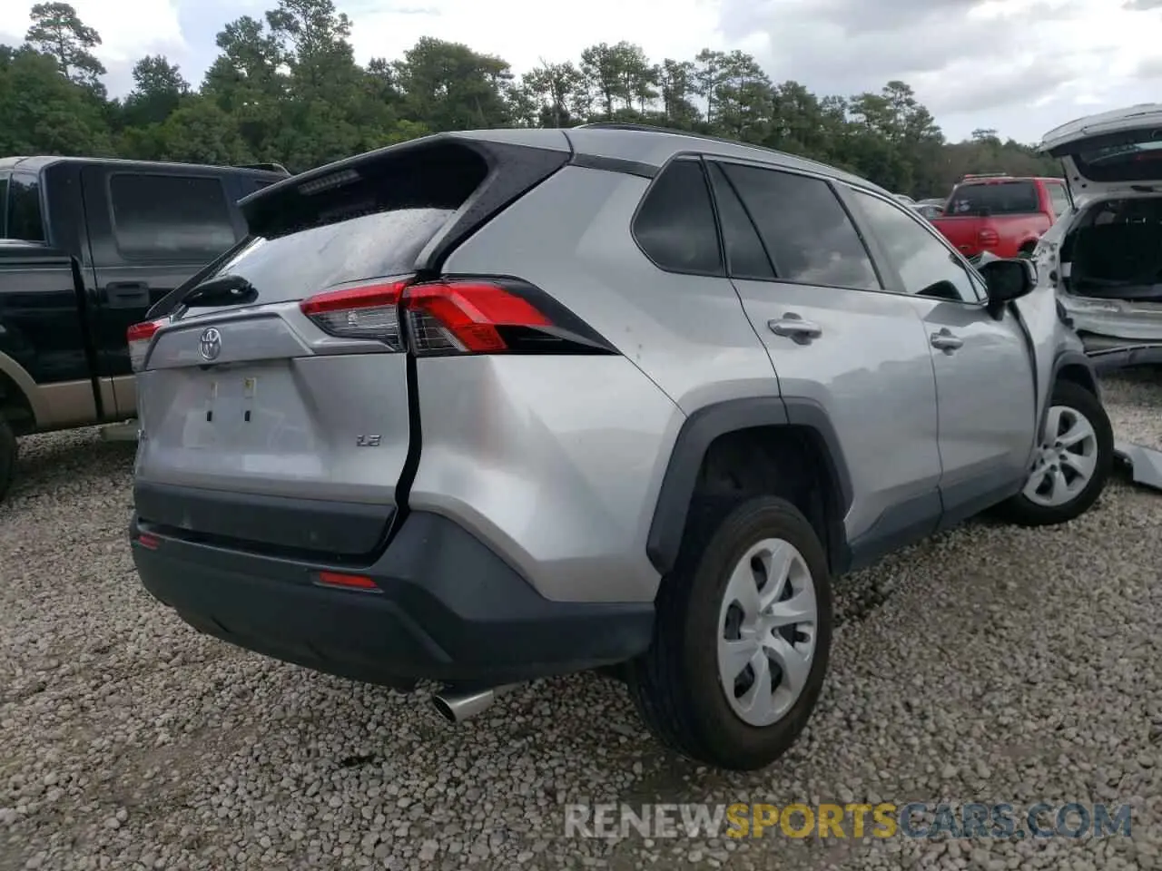 4 Photograph of a damaged car JTMH1RFV0KJ007762 TOYOTA RAV4 2019