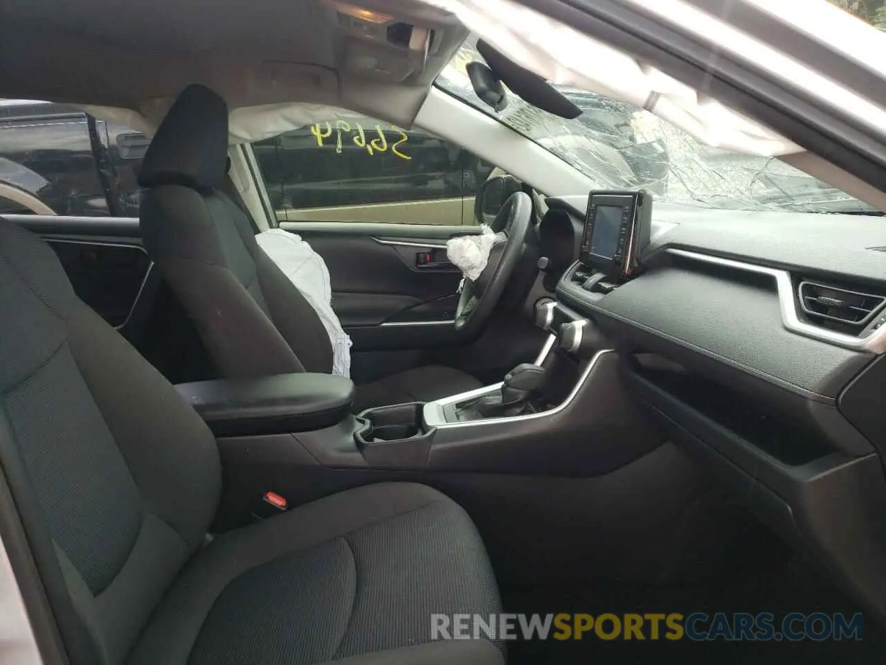 5 Photograph of a damaged car JTMH1RFV0KJ007762 TOYOTA RAV4 2019