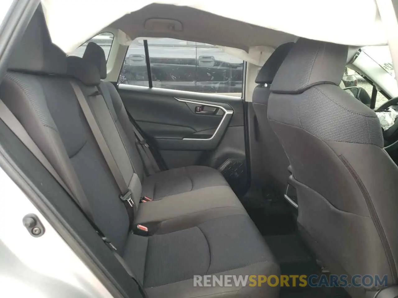 6 Photograph of a damaged car JTMH1RFV0KJ007762 TOYOTA RAV4 2019
