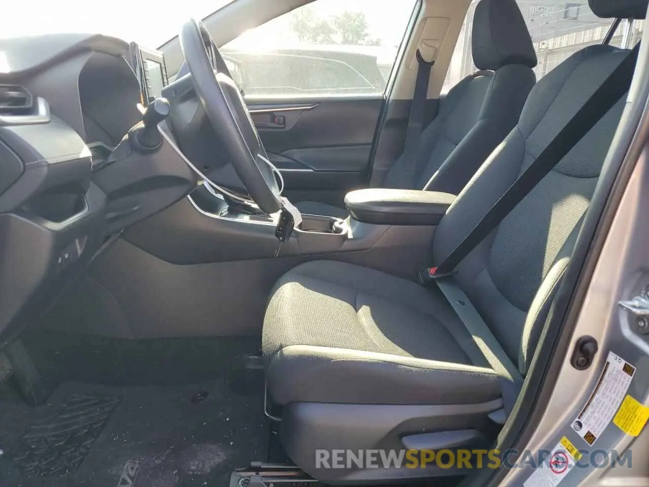 7 Photograph of a damaged car JTMH1RFV0KJ008328 TOYOTA RAV4 2019