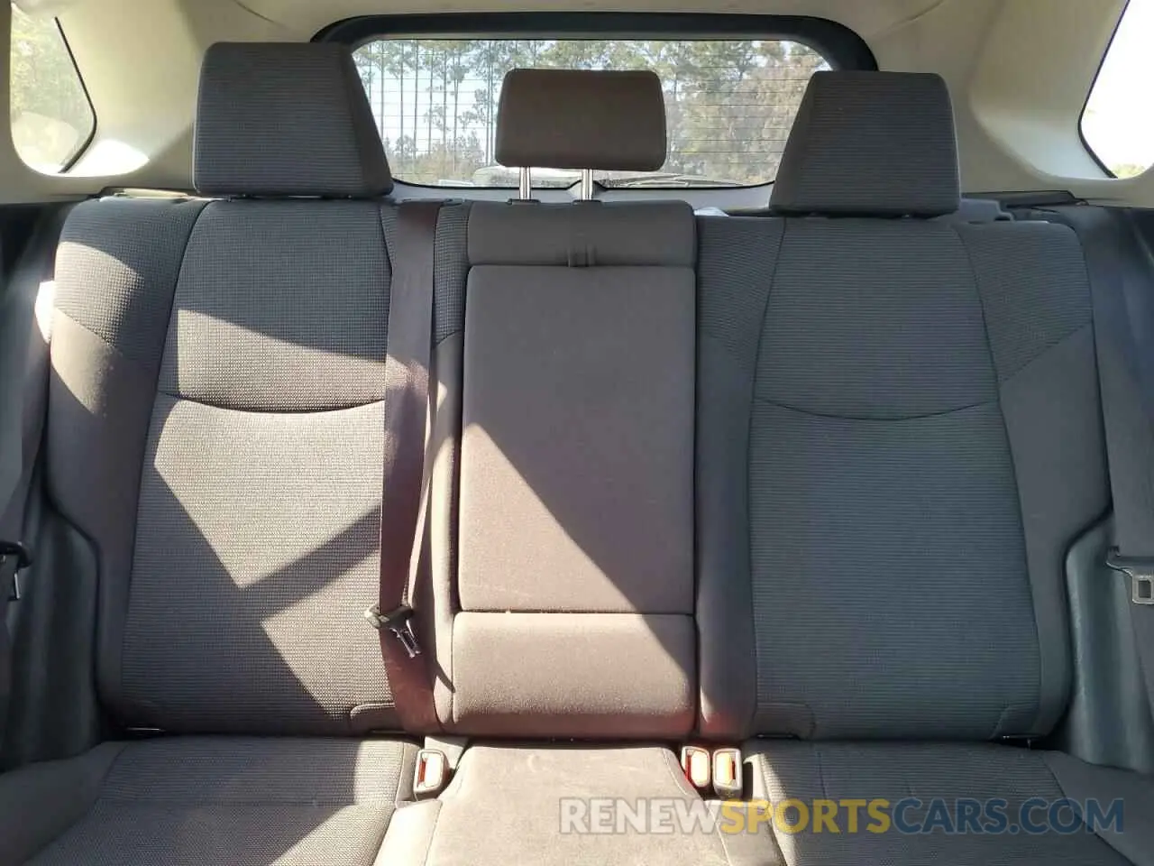 10 Photograph of a damaged car JTMH1RFV1KD002911 TOYOTA RAV4 2019