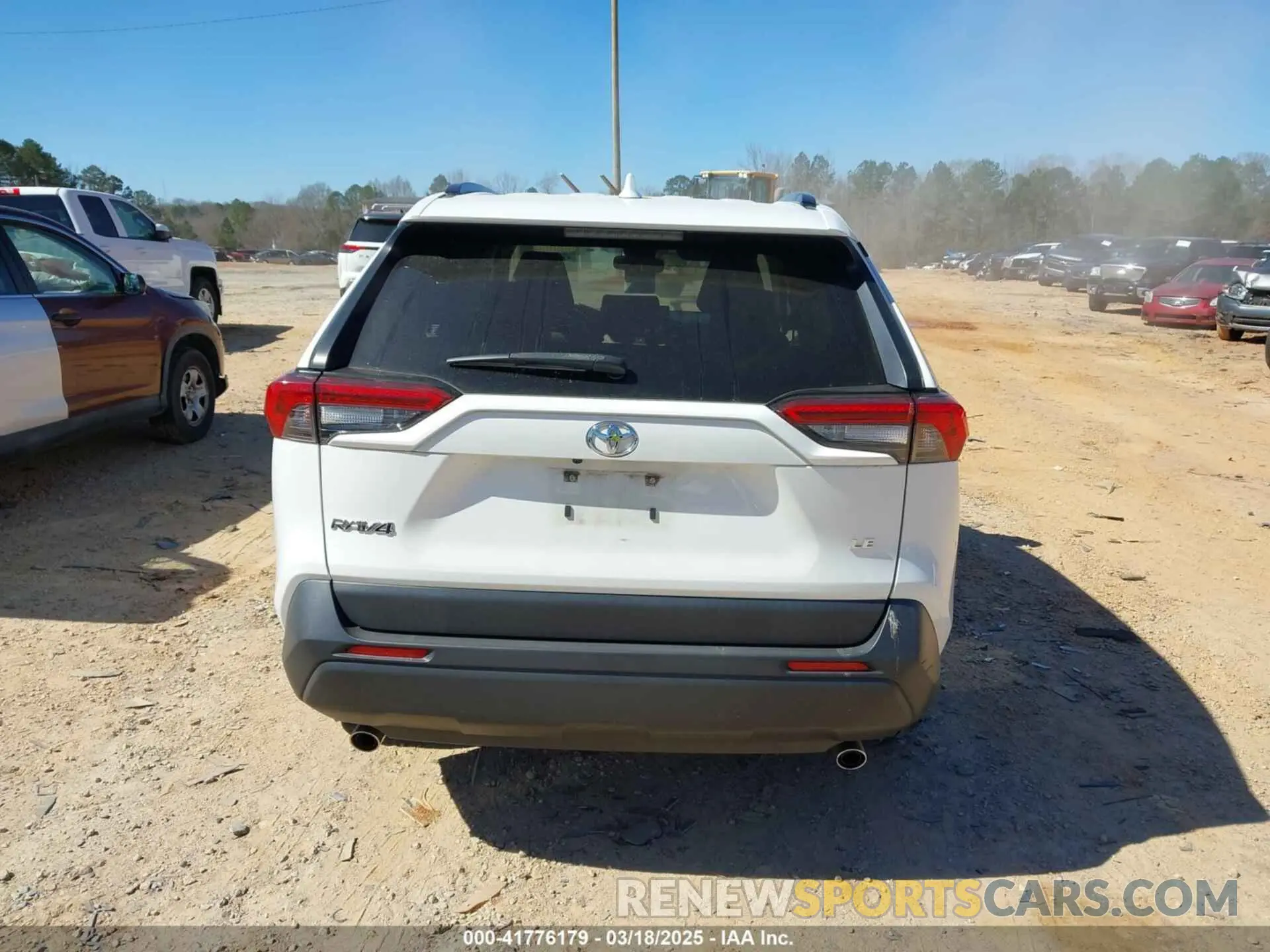 16 Photograph of a damaged car JTMH1RFV1KD004173 TOYOTA RAV4 2019