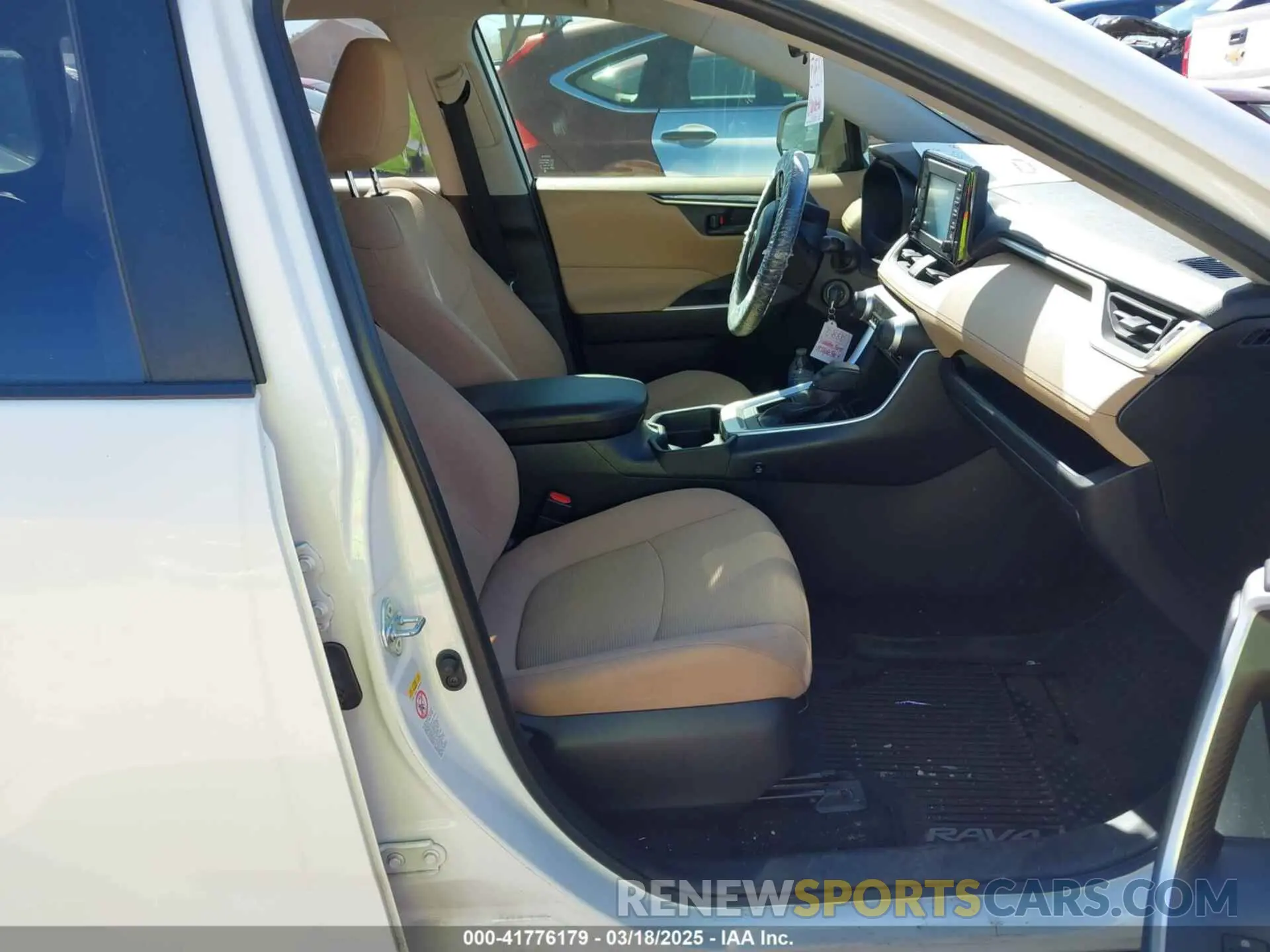 5 Photograph of a damaged car JTMH1RFV1KD004173 TOYOTA RAV4 2019