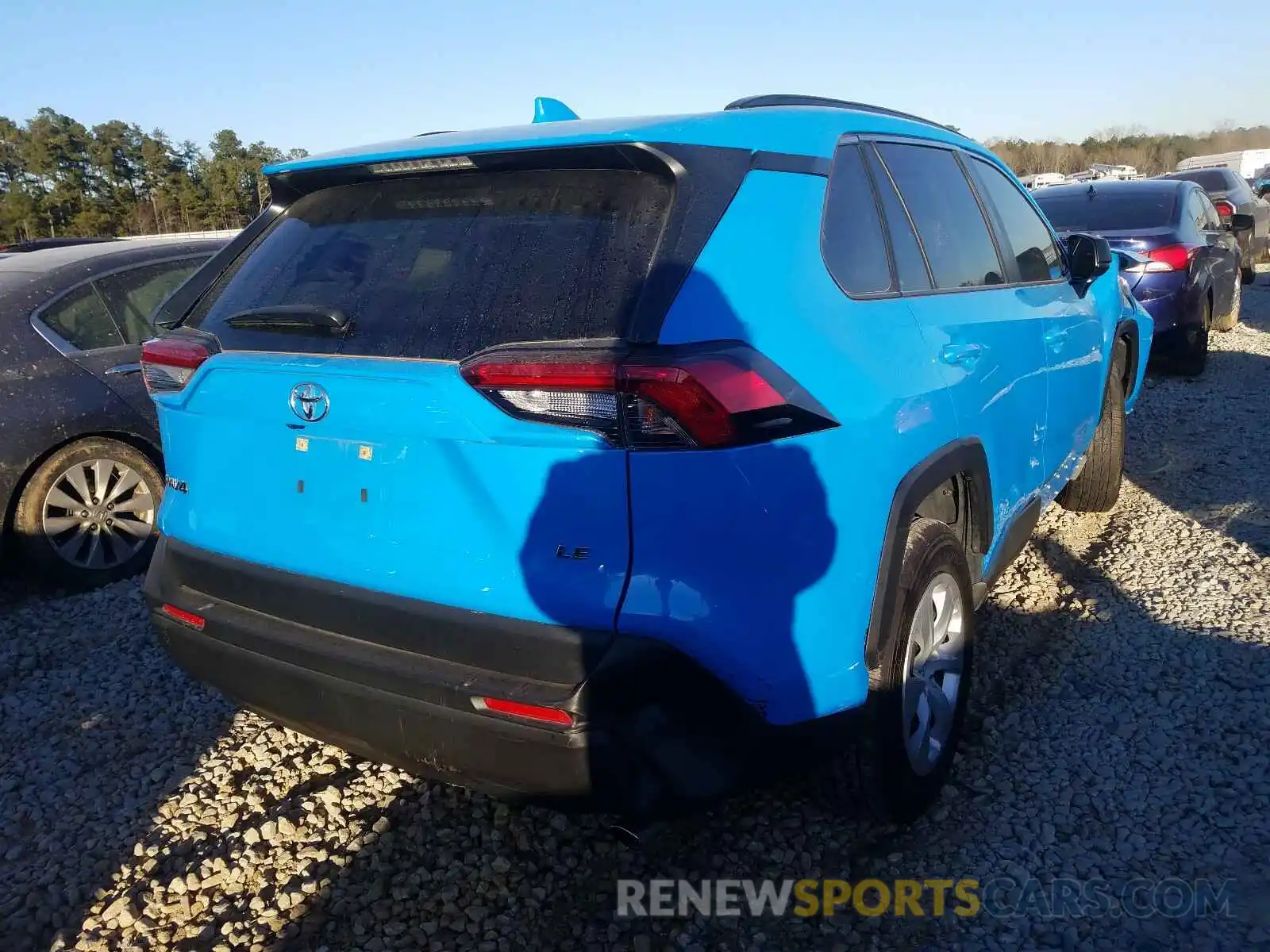 4 Photograph of a damaged car JTMH1RFV1KD041837 TOYOTA RAV4 2019