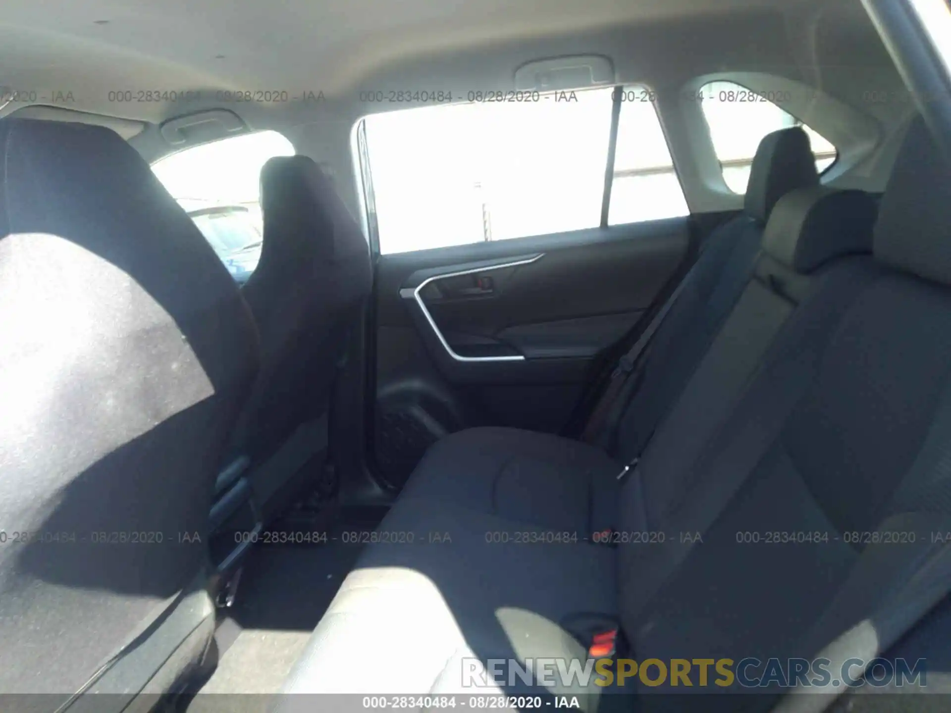 8 Photograph of a damaged car JTMH1RFV1KD504205 TOYOTA RAV4 2019