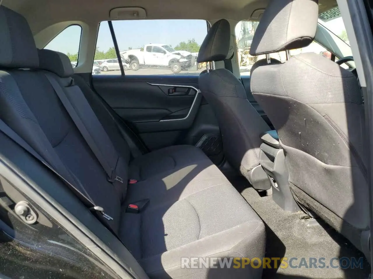 11 Photograph of a damaged car JTMH1RFV1KJ001839 TOYOTA RAV4 2019