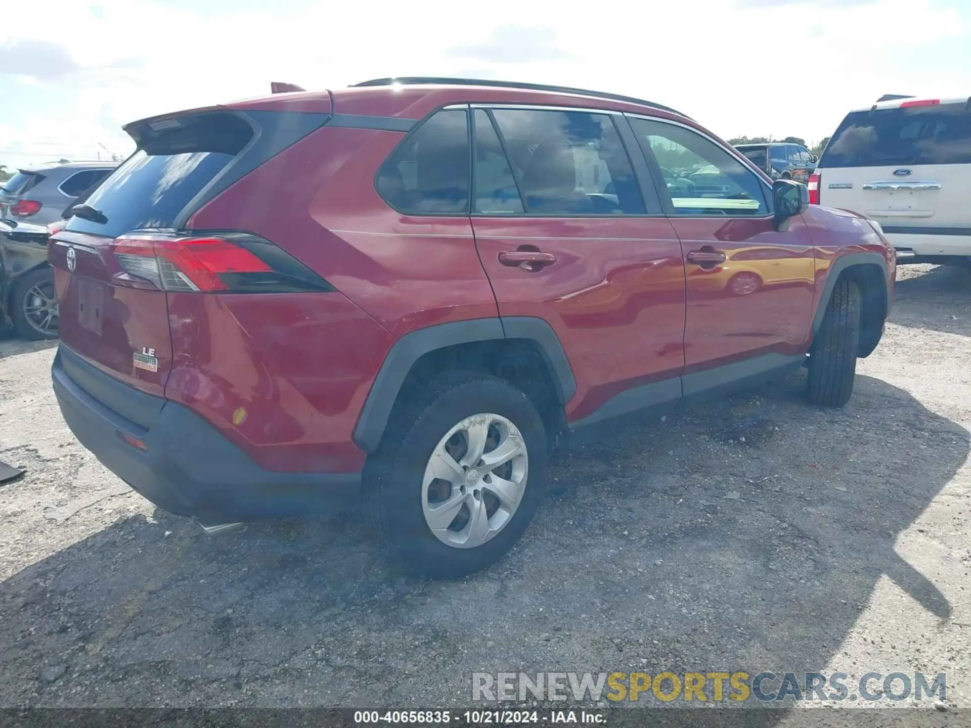 4 Photograph of a damaged car JTMH1RFV1KJ008788 TOYOTA RAV4 2019