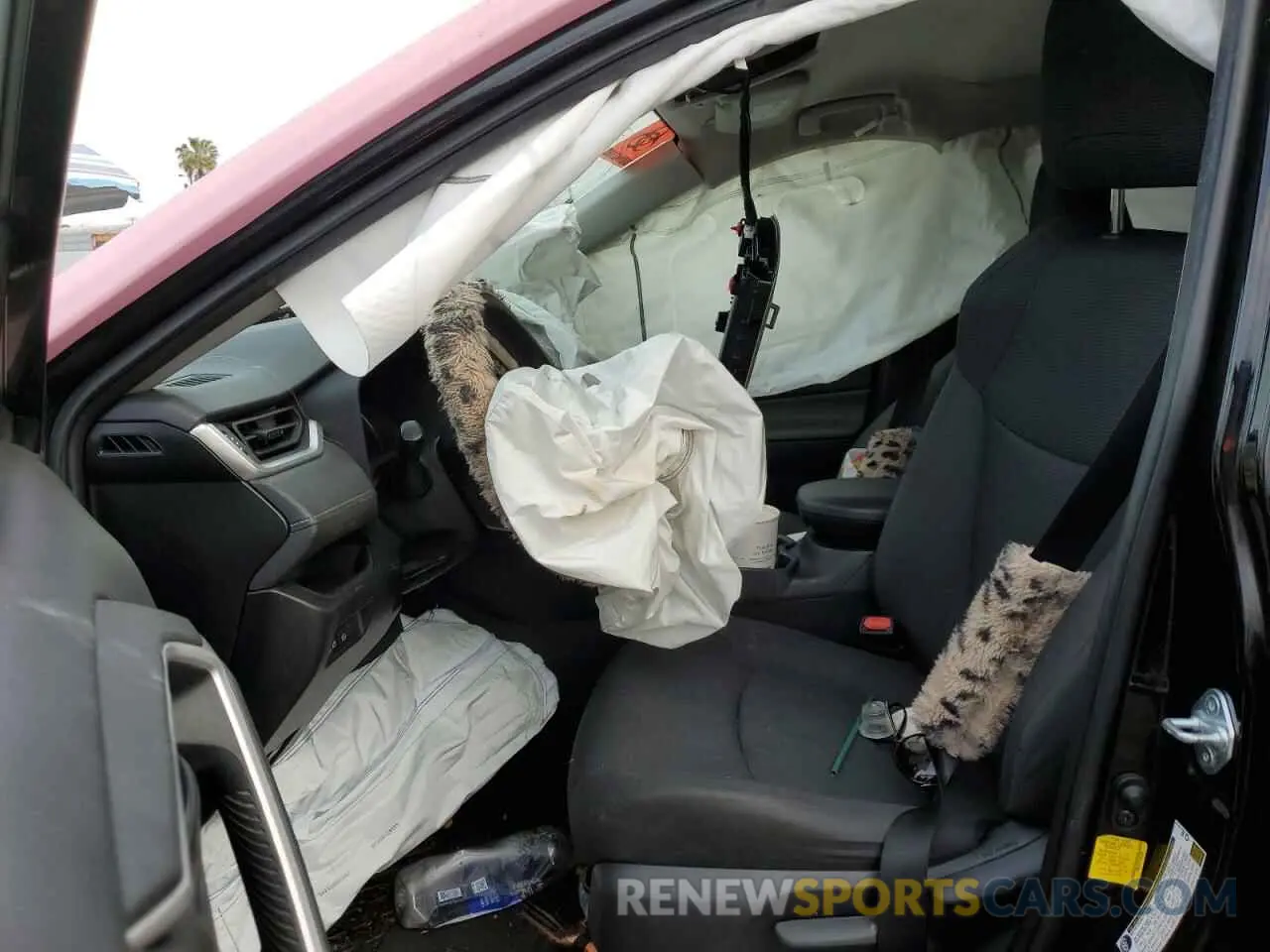 7 Photograph of a damaged car JTMH1RFV1KJ012999 TOYOTA RAV4 2019